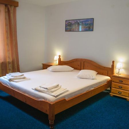 Hotel Maier ฮูเนโดอารา ภายนอก รูปภาพ